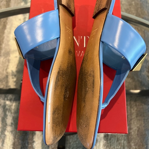 Valentino Garavani One Stud Thong Sandal. Size 40. Dust bags and Box included. - Picture 4 of 9